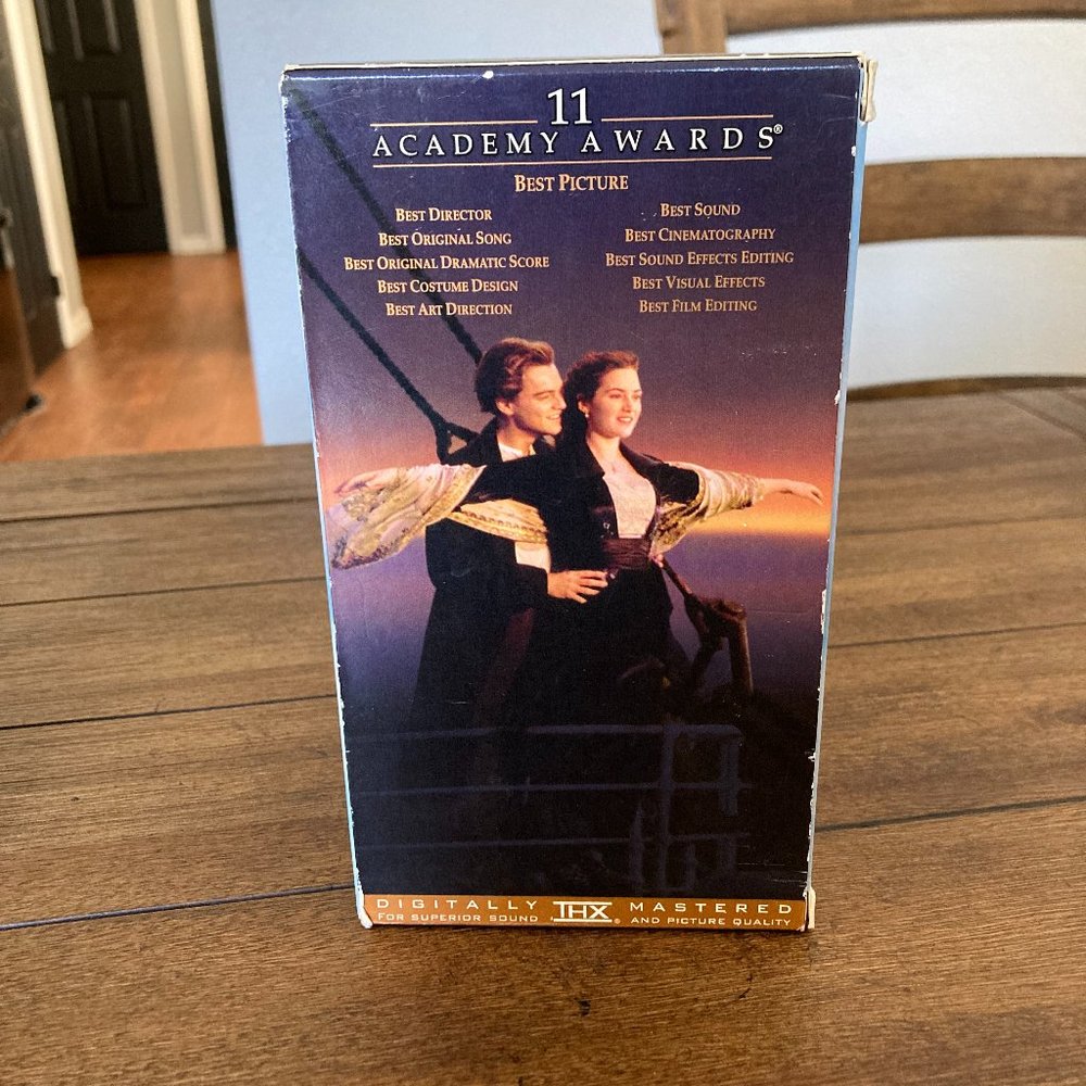Titanic VHS - Picture 2 of 3